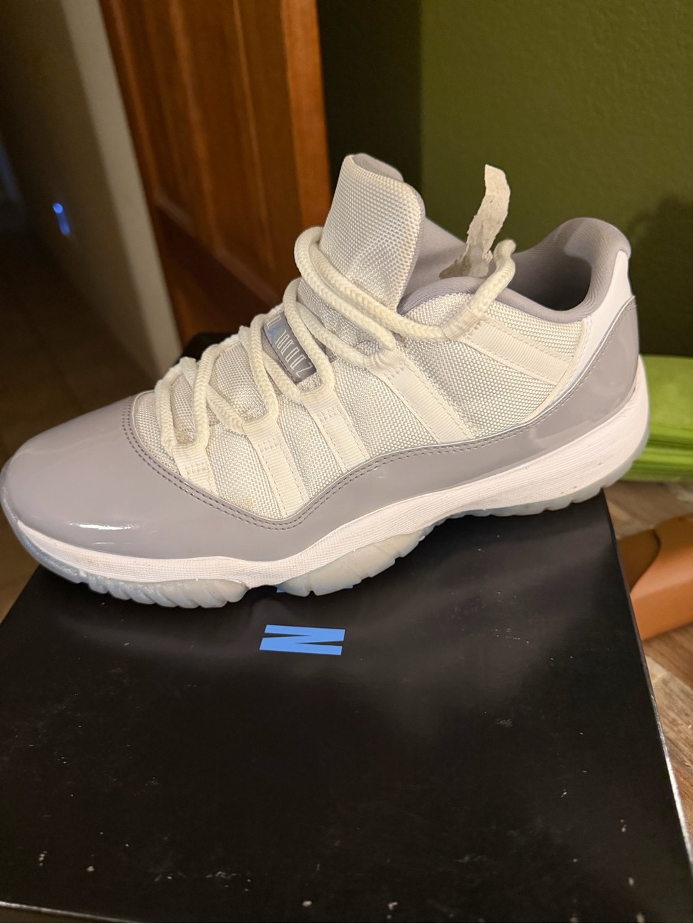 Jordan Men's Low-Top Athletic Shoes in White and Light Gray